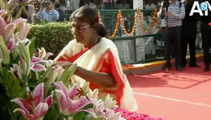  அம்பேத்கரின்சிலைக்குஜனாதிபதிமரியாதை…