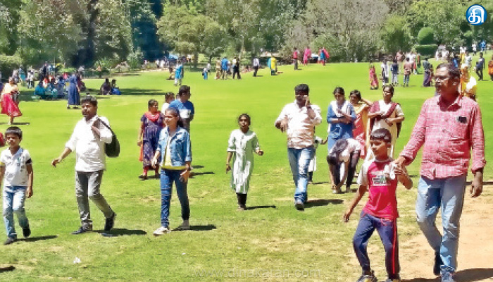 பயணிகள்-வருகை-அதிகரிப்புகளை-கட்டிய-சுற்றுலா-தலங்கள்-வியாபாரிகள்-மகிழ்ச்சி