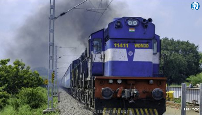 திருச்செந்தூர்-–-பாலக்காடு-விரைவு-ரயில்-எஞ்ஜினில்-கோளாறு:-1-மணி-நேரம்-தாமதம்