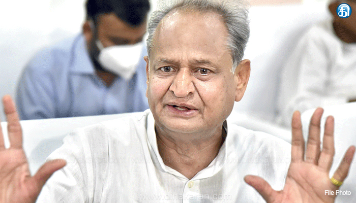 இவ்வளவு-கீழ்த்தரமாவா-பேசுவீங்க?-சிந்தியா,-ஆசாத்துக்கு-அசோக்-கெலாட்-பதிலடி