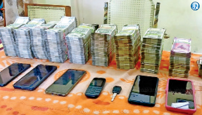 தம்பதியிடம்-ரூ.50-லட்சம்-பறிப்பு-போலீஸ்காரர்-உட்பட-5-பேர்-கைது