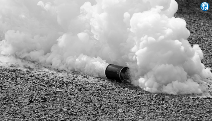 ஜப்பான்-பிரதமர்-பங்கேற்ற-நிகழ்ச்சியில்-புகை-குண்டு-எறியப்பட்டதால்-பதற்றம்!