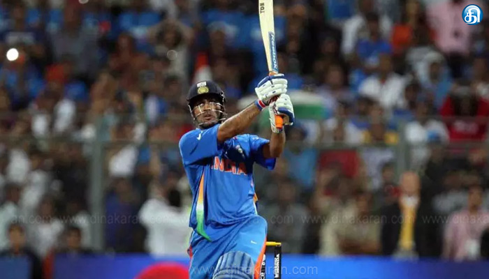 தோனி-அடித்த-சிக்சருக்காக,-மும்பை-வான்கடே-மைதானத்தில்-நினைவு-சின்னம்..!