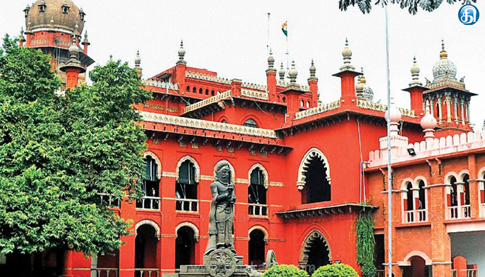 மெரினாவில் இரவு 10 மணிக்கு மேல் மக்களை போலீசார் எப்படி துன்புறுத்துகின்றனர்? ஆதாரம் உள்ளதா?: ஐகோர்ட்