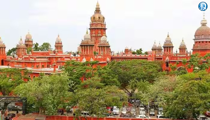 மாவட்ட நீதிபதிகள் 4 பேர் சென்னை உயர்நீதிமன்ற கூடுதல் நீதிபதிகளாக பதவியேற்பு..!!