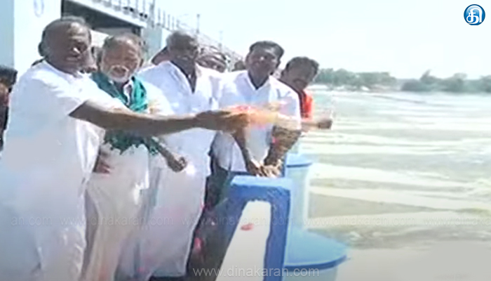 மேட்டூர் அணையில் இருந்து திறக்கப்பட்ட காவிரி நீர் திருச்சி முக்கொம்பு வந்தடைந்தது: விவசாயிகள் மலர் தூவி வரவேற்பு..!!