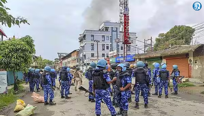 பதற்றம் நீடித்து வரும் மணிப்பூரில் துணை ராணுவத்தினர் மீது கிளர்ச்சியாளர்கள் துப்பாக்கிசூடு