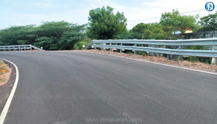 சிவகாசி அருகே பாலத்தின் பக்கவாட்டில் தடுப்பு அமைப்பு: வாகன ஓட்டிகள் நிம்மதி