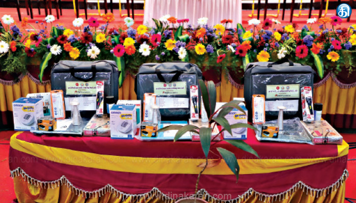 மாநகரில் வீடுகளுக்கே சென்று கர்ப்பிணிகளை பரிசோதிக்க 100 செவிலியருக்கு தாய்-சேய் நல கண்காணிப்பு பெட்டகம்