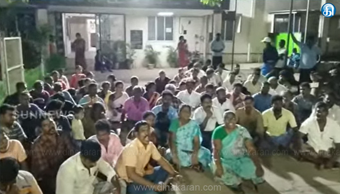 பொன்னேரி கோட்டாட்சியர் அலுவலகத்தை முற்றுகையிட்டு மீனவர்கள் தர்ணா: தங்கள் மீது தாக்குதல் நடத்திய மற்றொரு தரப்பினரை கைது செய்ய கோரிக்கை