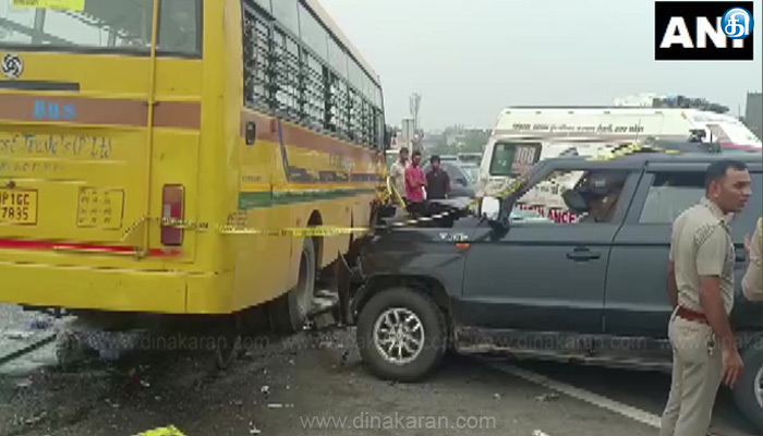 உத்திரபிரதேசத்தில் பள்ளி வாகனம் கார் மோதி விபத்து: 6 பேர் உயிரிழப்பு, 2 பேர் காயம்