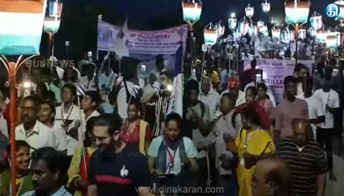 புதுச்சேரியில் பிரஞ்சு தேசிய தினம் கோலாகல கொண்டாட்டம்: பிரான்சில் தீப்பந்தம் ஏந்திப் புரட்சி செய்து வென்றதை நினைவுகூறும் நிகழ்ச்சி