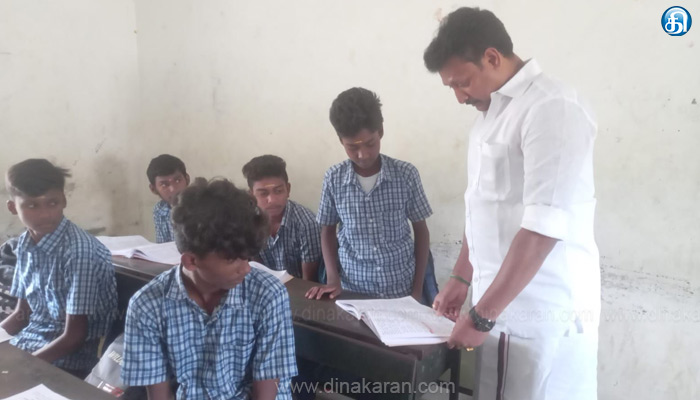 தொண்டாமுத்தூர் அரசு ஆண்கள் மேல்நிலை பள்ளியில் அமைச்சர் திடீர் ஆய்வு