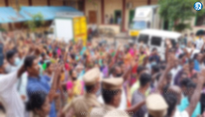 அஞ்செட்டி அருகே 3 வீடுகளைச் சுற்றி முள்வேலி அமைத்து ஊரைவிட்டு ஒதுக்கப்பட்ட 3 குடும்பங்கள்