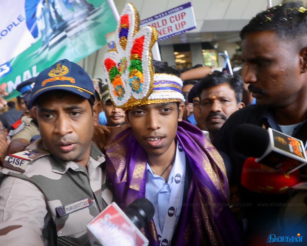 ஆட்டம்.. பாட்டம்.. கொண்டாட்டம்..!: உலக செஸ் போட்டியில் வெள்ளிப் பதக்கம் வென்று திரும்பிய பிரக்ஞானந்தாவுக்கு சென்னையில் உற்சாக வரவேற்பு..!!