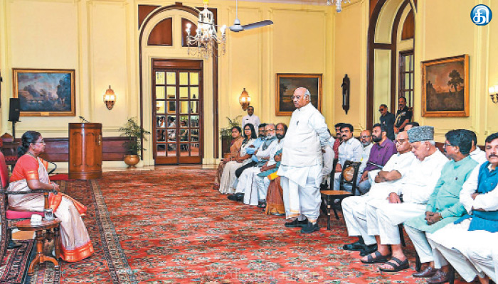 ஜனாதிபதி– மணிப்பூர் விவகாரத்தில் தலையிட‘இந்தியா’ எம்.பி.க்கள் சந்திப்பு…