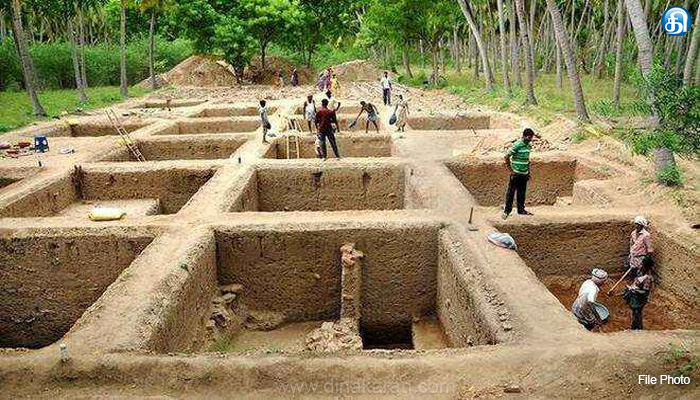 கீழடி 9ஆம் கட்ட அகழாய்வில் படிக கல்லால் செய்யப்பட்ட எடை கல் ஒன்று கண்டெடுப்பு