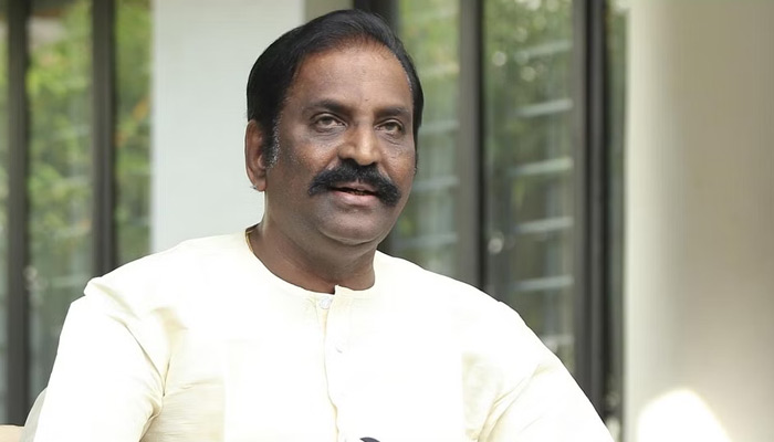 சாதியைக்கூட மன்னிக்கலாம் அதற்கு இழிவு பெருமை கற்பித்தவனை மன்னிக்க முடியாது: வைரமுத்து ட்வீட்