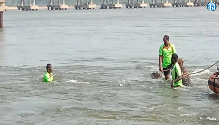 திருச்சி கொள்ளிடம் ஆற்றில் மூழ்கிய சிறுவனின் உடல் 2 நாட்களுக்குப் பிறகு மீட்பு