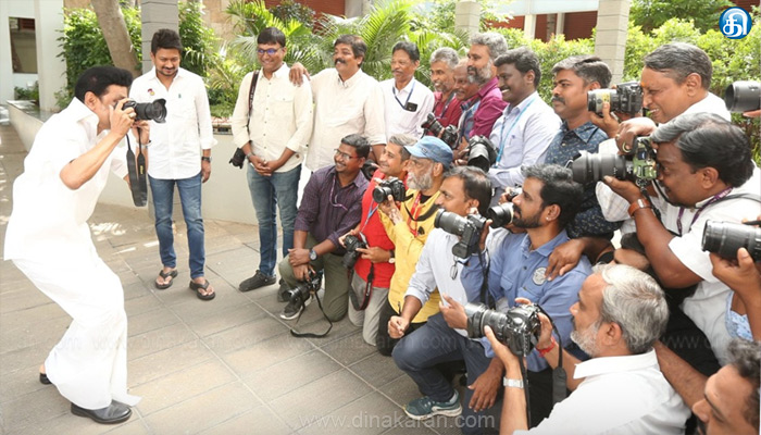 உலக புகைப்பட தினம்: பத்திரிகை புகைப்பட கலைஞர்களை புகைப்படம் எடுத்து முதலமைச்சர் மு.க.ஸ்டாலின் வாழ்த்து..!!