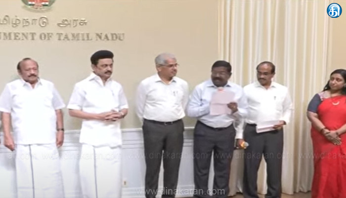 விவசாயிகளுக்கு வேளாண் வளர்ச்சி நிவாரண நிதி ஆணைகளை வழங்கினார் முதலமைச்சர் மு.க.ஸ்டாலின்..!!