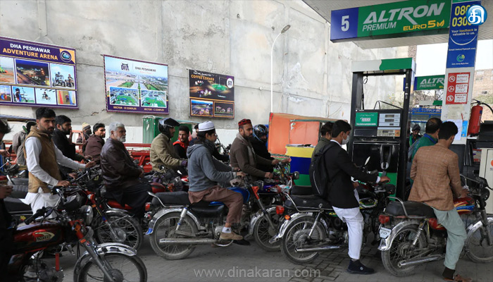 வரலாற்றில் முதல்முறை… பாகிஸ்தானில் ரூ.300-ஐ கடந்த பெட்ரோல், டீசல் விலையால் மக்கள் கவலை..!!