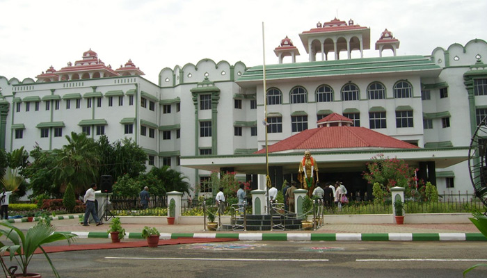 ஐகோர்ட் கிளை–அதிகாரிகள் உதவியுடன்அரசு நிலங்கள்ஆக்கிரமிப்பு.