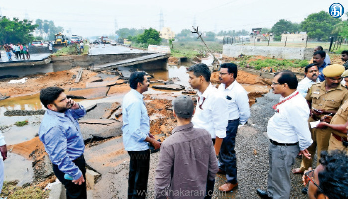 வெள்ளம் வடியாததால் தத்தளிக்கும் தூத்துக்குடிஒன்றிய குழு படகில் சென்று ஆய்வு.