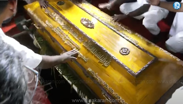 கேப்டன் விஜயகாந்தின் உடல்72 குண்டுகள் முழங்க அரசு மரியாதையுடன்நல்லடக்கம்.