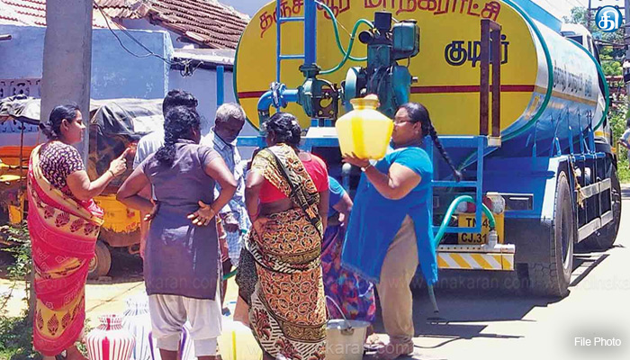 சென்னையில் புயல் மழையால் பாதிக்கப்பட்டுள்ள பகுதிகளுக்குலாரிகள் மூலம் குடிநீர்