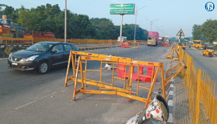 வேலூர் தேசிய நெடுஞ்சாலையில் விபத்தை ஏற்படுத்தும் வகையில் பேரிகார்டுகள்….?