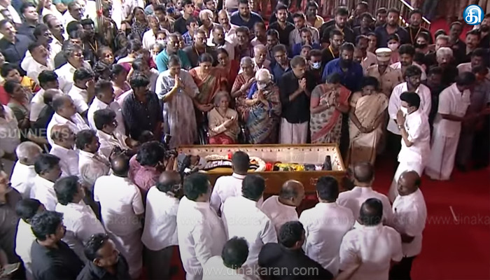 சகோதரருக்கு செய்யக்கூடிய மரியாதைகள் போல, அக்கறையுடன் கேப்டன் விஜயகாந்திற்கு இறுதி மரியாதை.