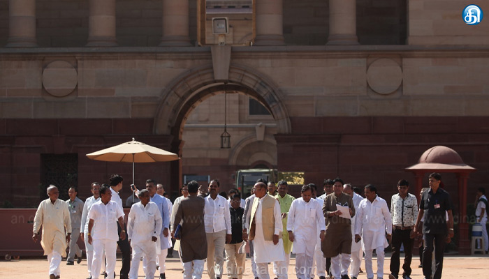 குஜராத்தில் போலி அரசு அலுவலகம் நடத்தி ₹21 கோடி மோசடி…